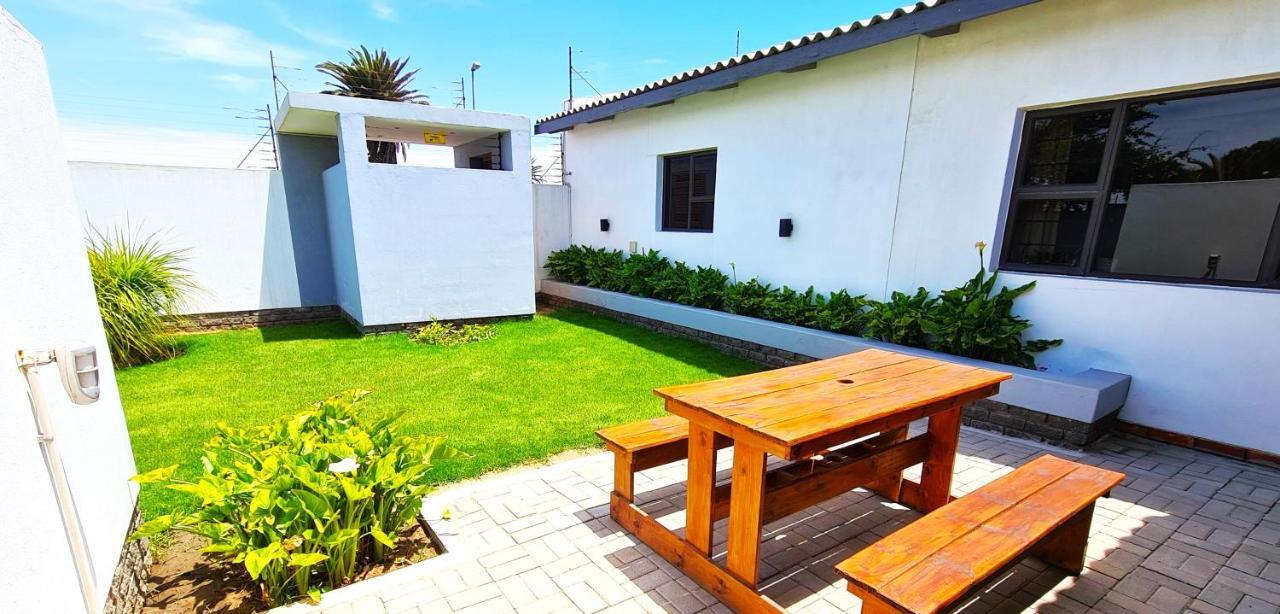 Tiende Laan Bed & Breakfast And Self-Catering Walvis Bay Kültér fotó