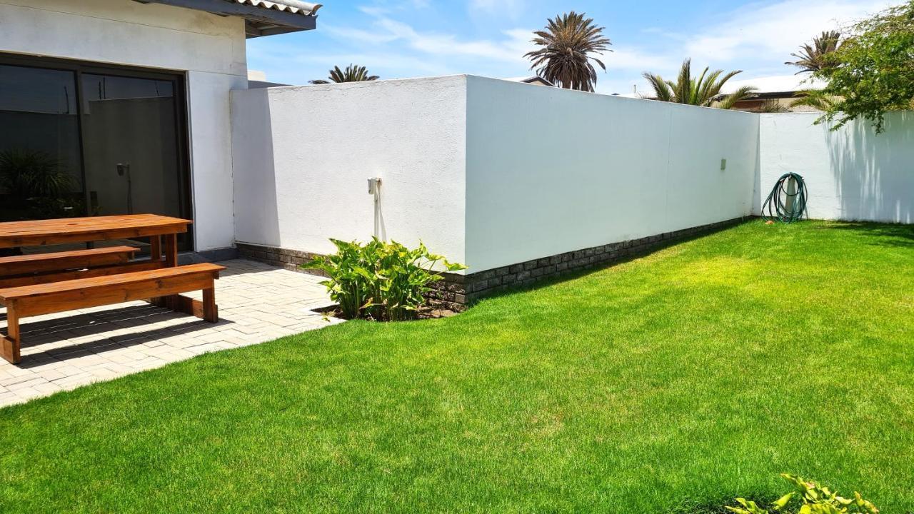 Tiende Laan Bed & Breakfast And Self-Catering Walvis Bay Kültér fotó