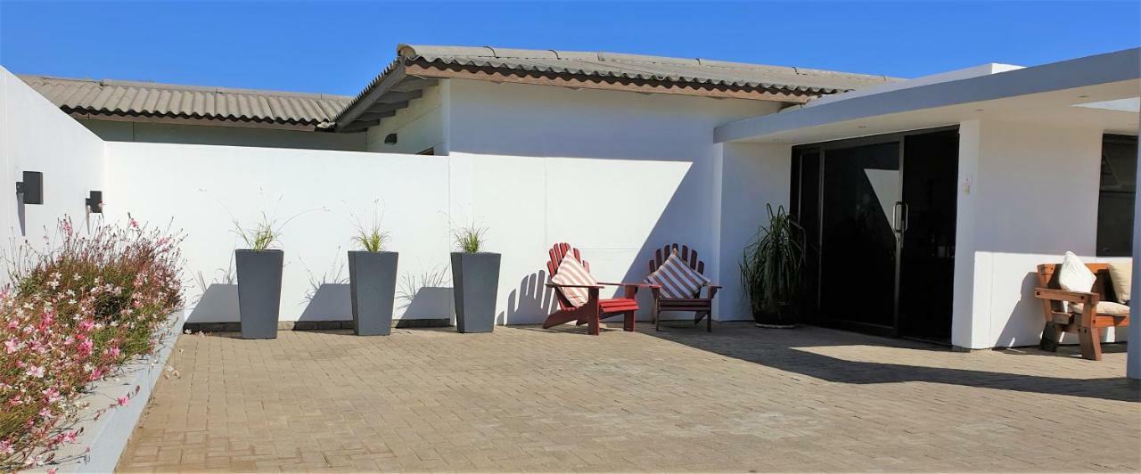 Tiende Laan Bed & Breakfast And Self-Catering Walvis Bay Kültér fotó