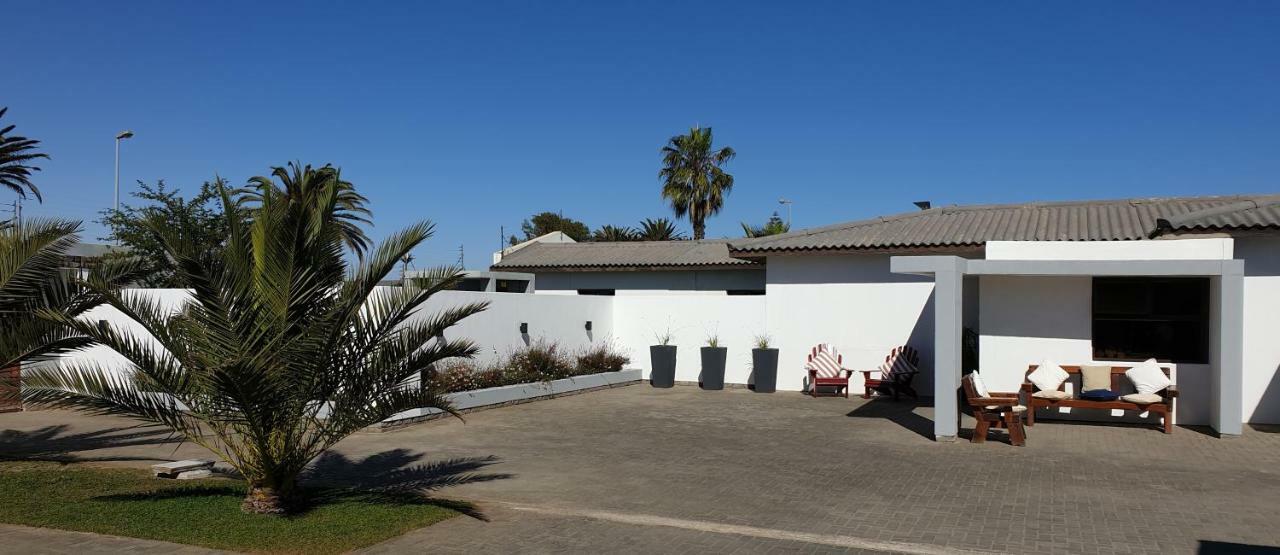 Tiende Laan Bed & Breakfast And Self-Catering Walvis Bay Kültér fotó