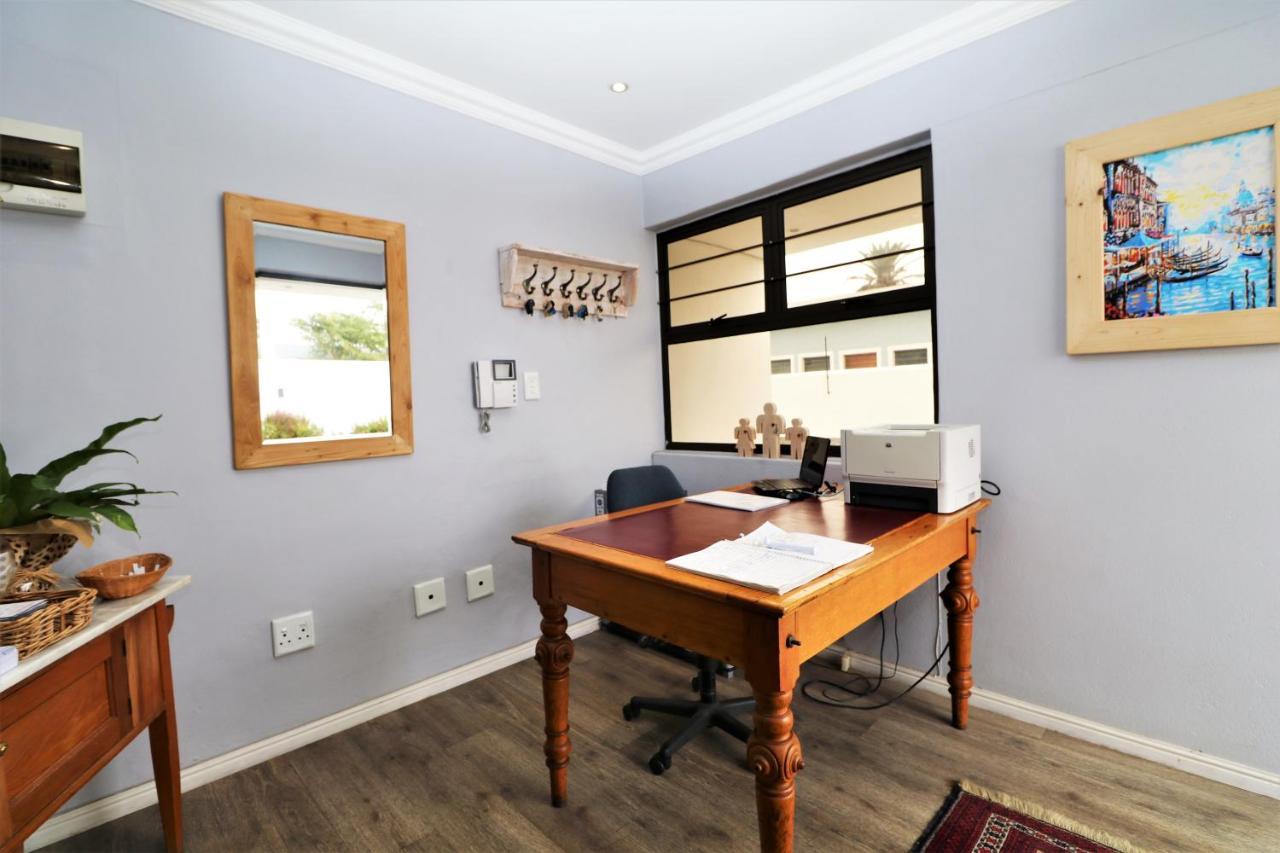 Tiende Laan Bed & Breakfast And Self-Catering Walvis Bay Kültér fotó